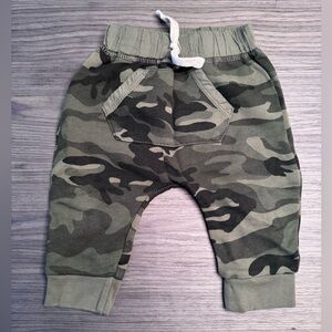 GAP Camo Jogger Pants - Olive & Dark Green